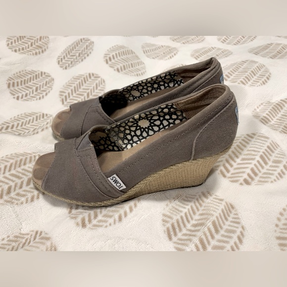 Tom’s Grey Wedges - Picture 1 of 7
